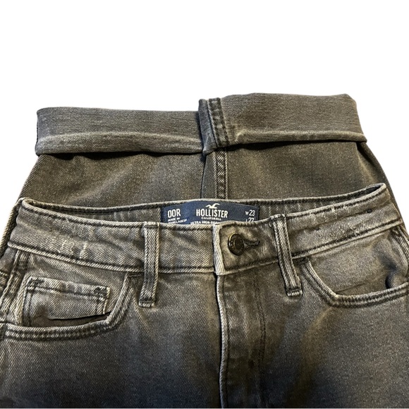 COPY - Hollister Ultra High Rise Mom Jeans - Picture 8 of 11